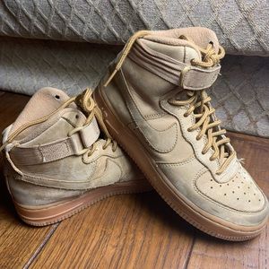 Nike Air Force One’s Tan Color YOUTH 5 (big boys)